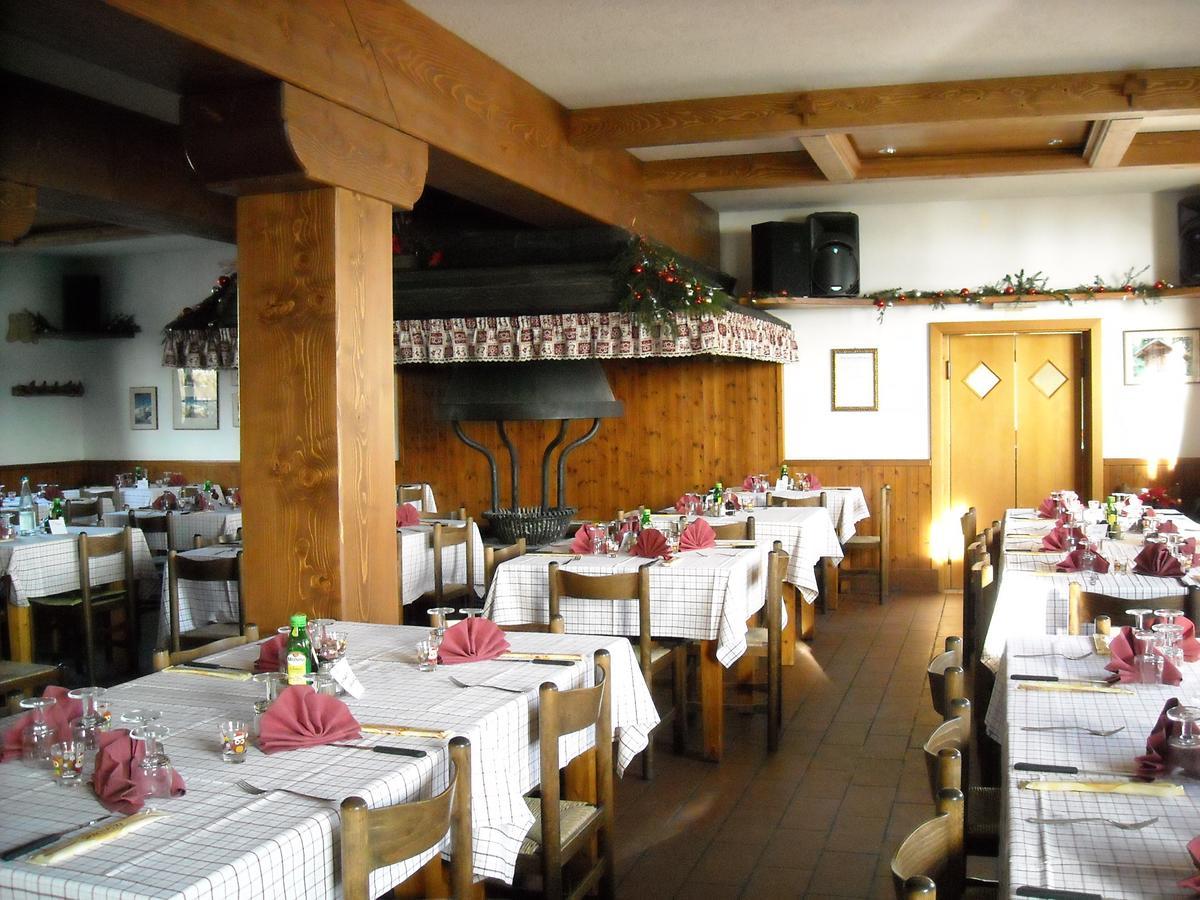 Hotel Al Tajol à Lamon Extérieur photo
